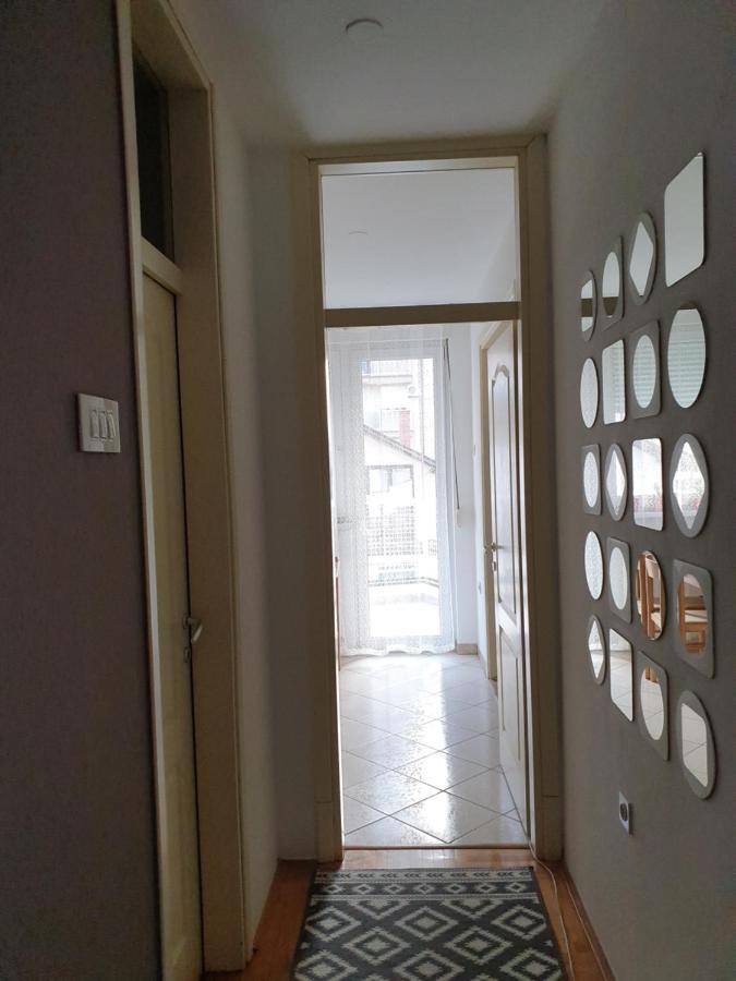 Stan Na Dan "Irina" Banja Luka Apartamento Exterior foto