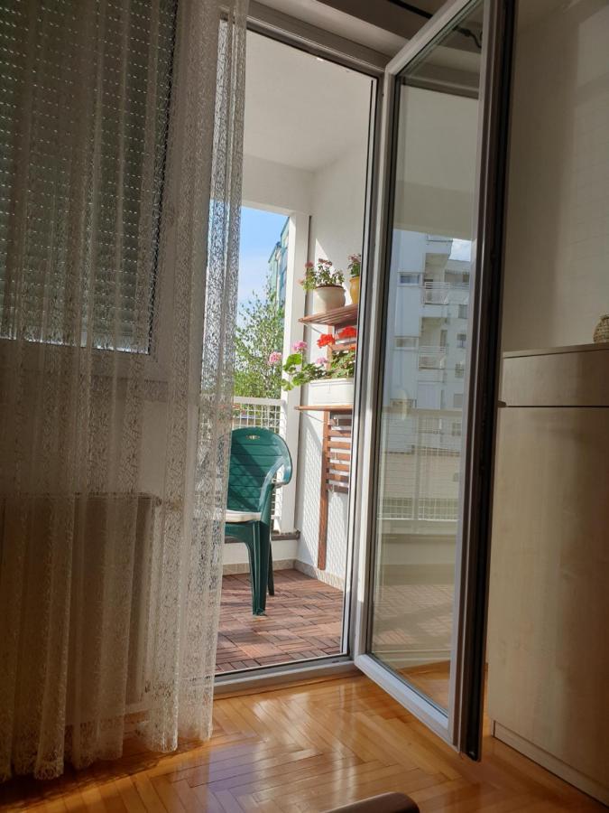 Stan Na Dan "Irina" Banja Luka Apartamento Exterior foto
