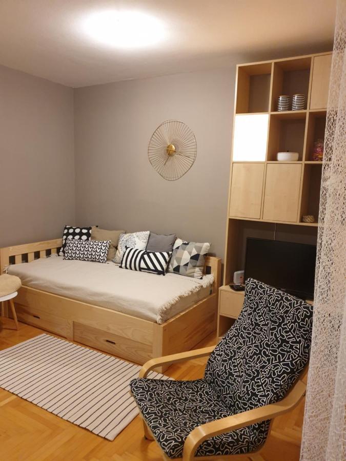 Stan Na Dan "Irina" Banja Luka Apartamento Exterior foto