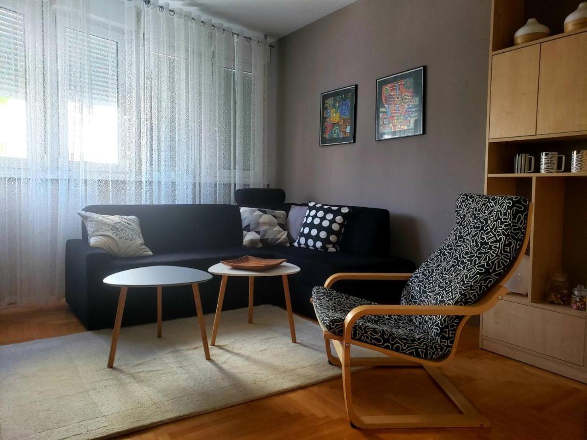 Stan Na Dan "Irina" Banja Luka Apartamento Exterior foto