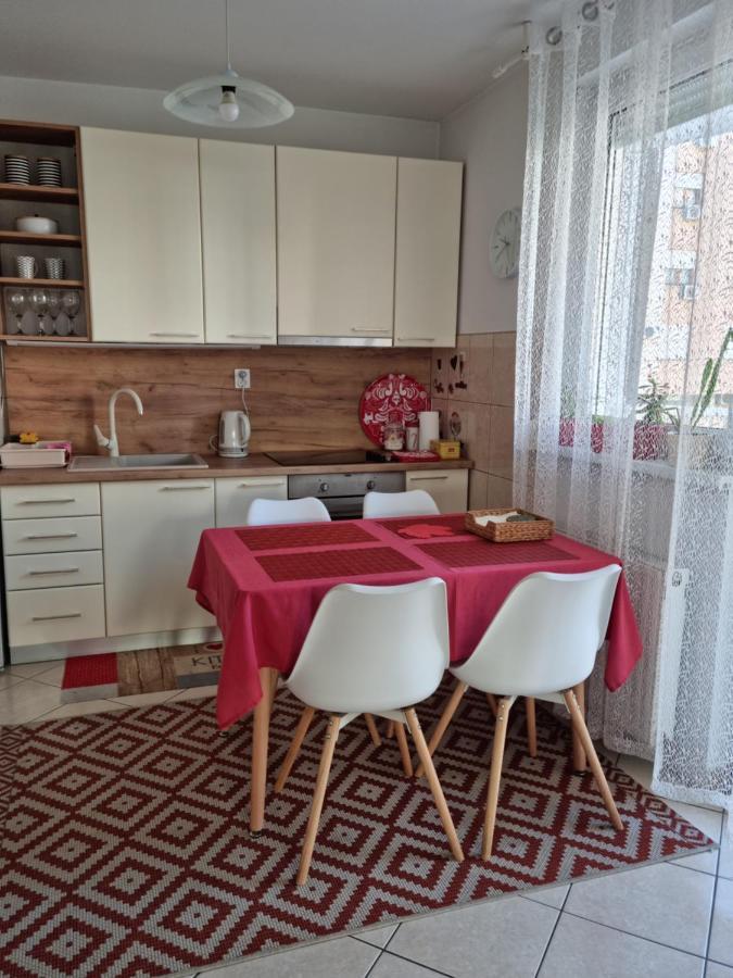 Stan Na Dan "Irina" Banja Luka Apartamento Exterior foto