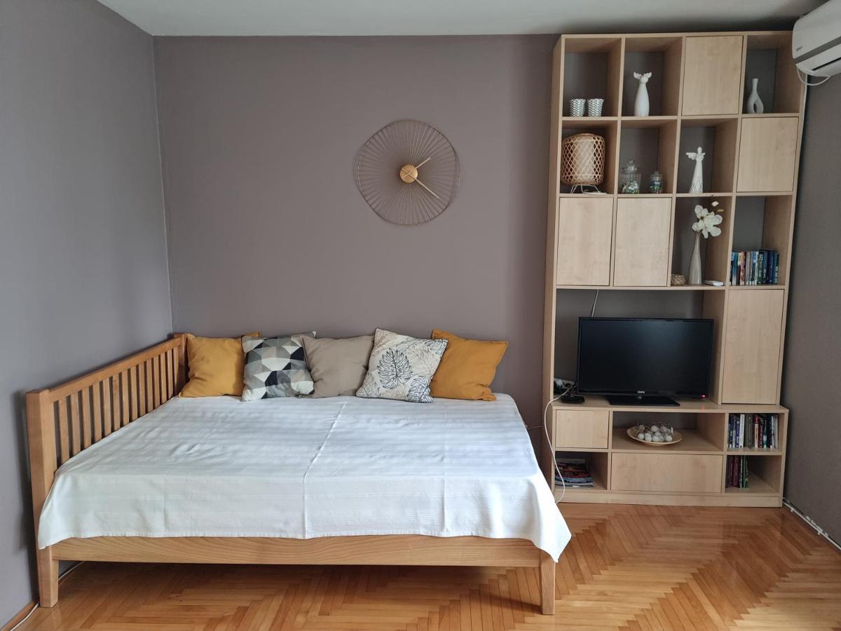 Stan Na Dan "Irina" Banja Luka Apartamento Exterior foto